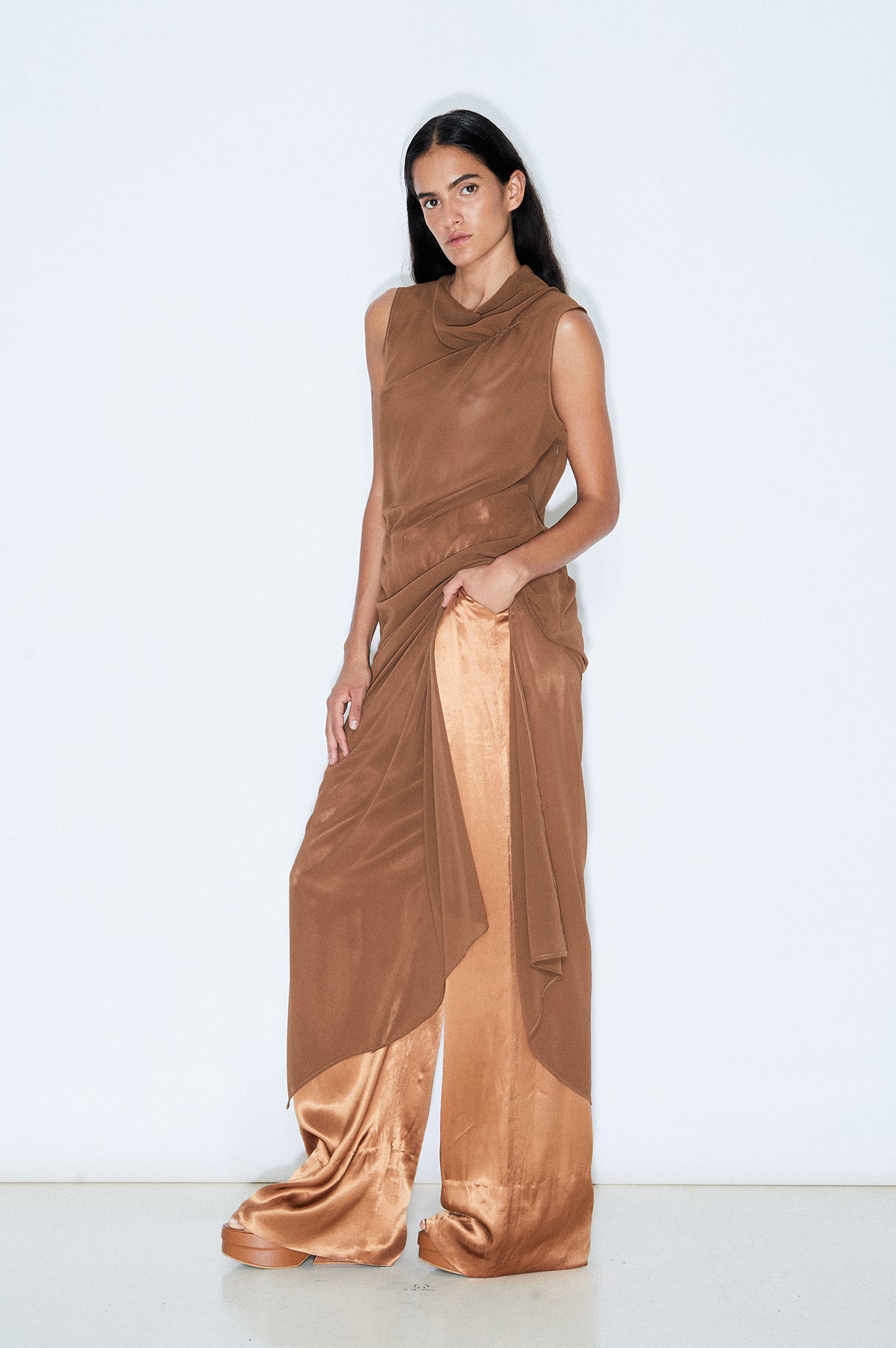 Pantalon Satinado Recto Caramelo