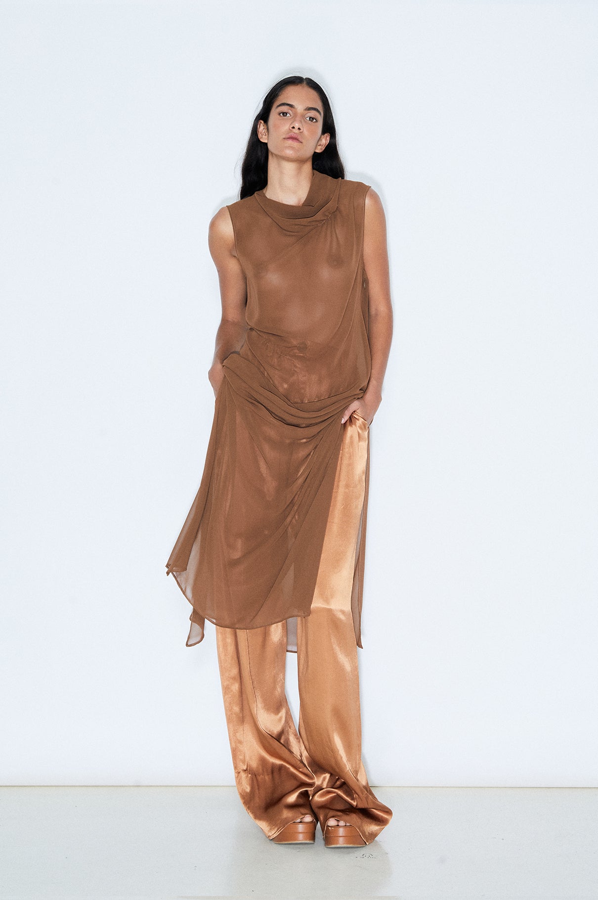 Pantalon Satinado Recto Caramelo