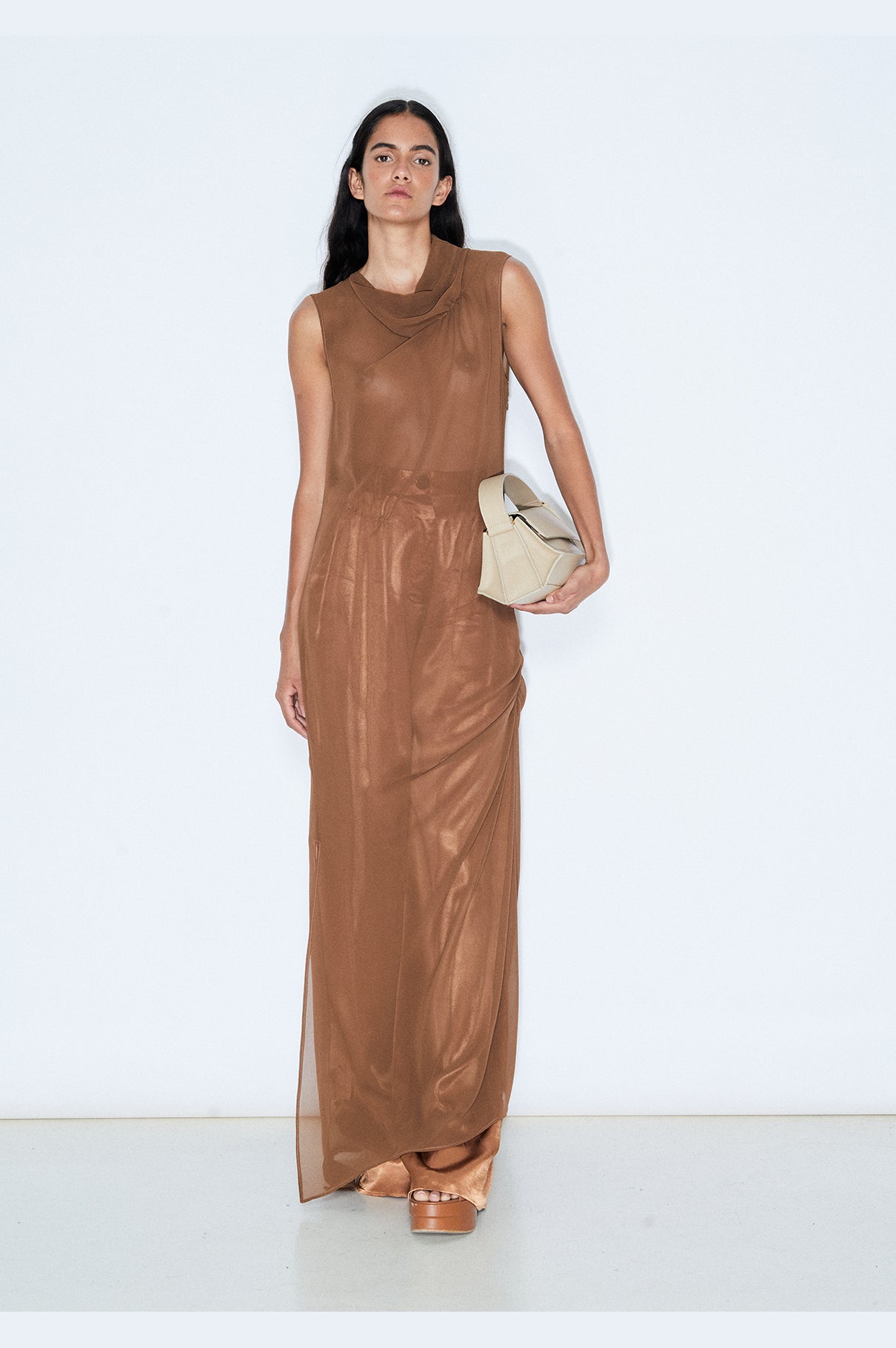 Vestido Marrón Gasa Con Frunces