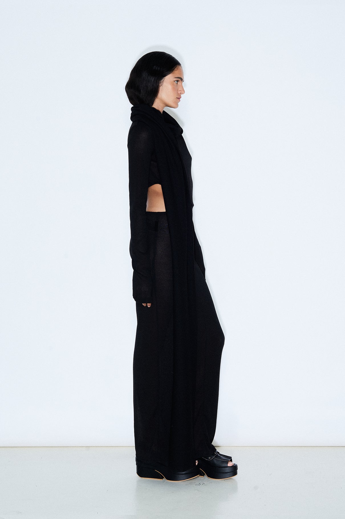 Vestido Negro Punto Asimétrico