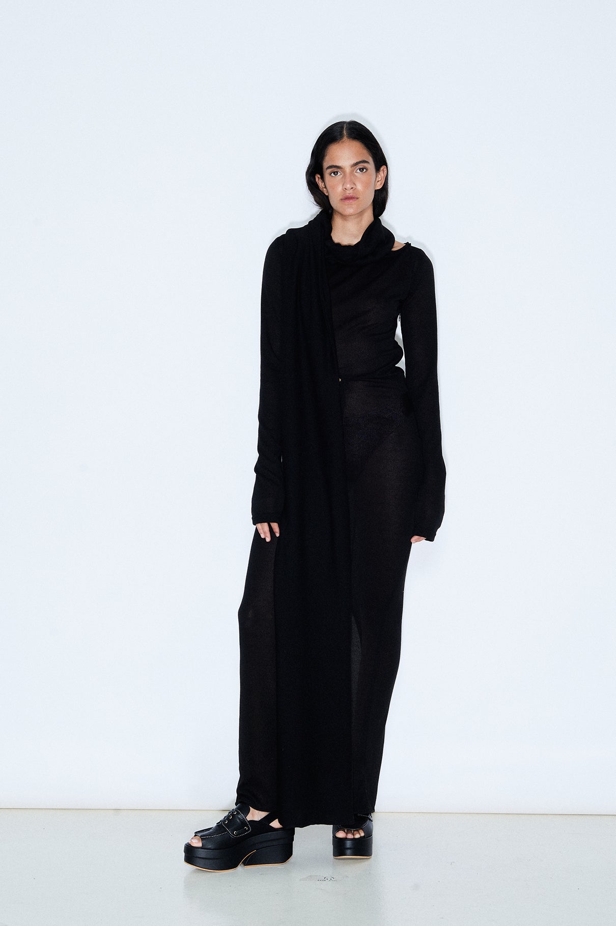 Vestido Negro Punto Asimétrico