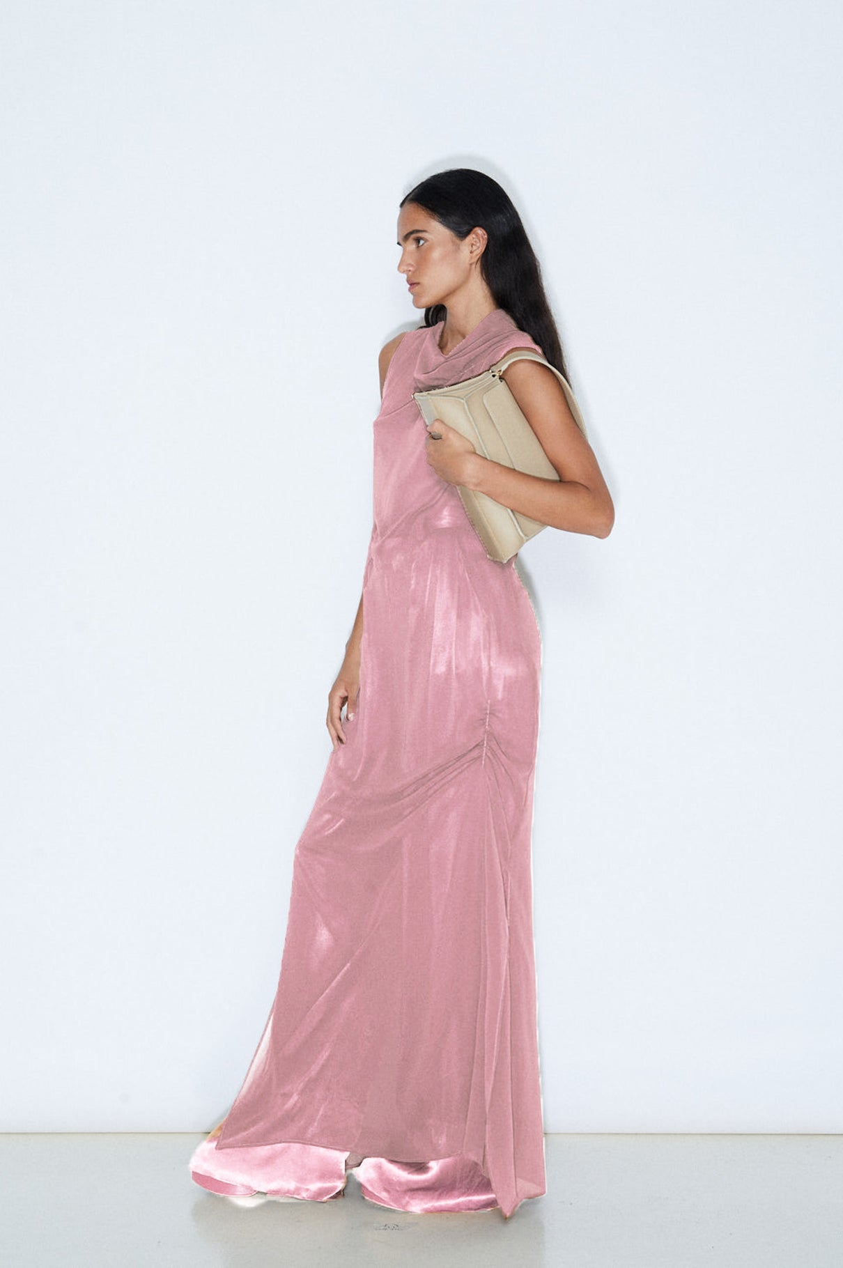 Vestido Gasa Rosa Con Frunces