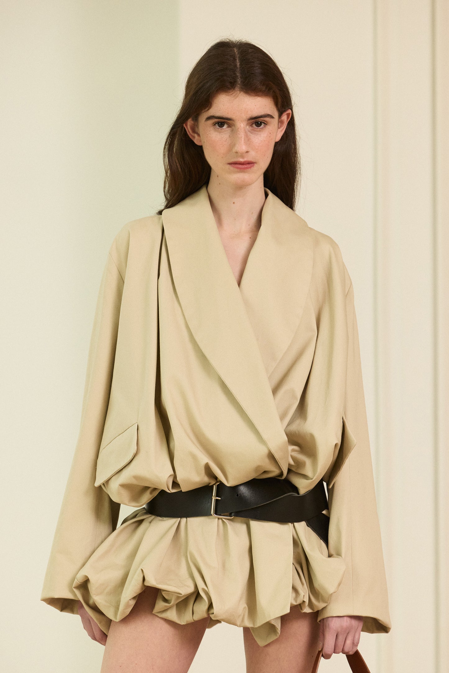 Beige volume gabardine with belt