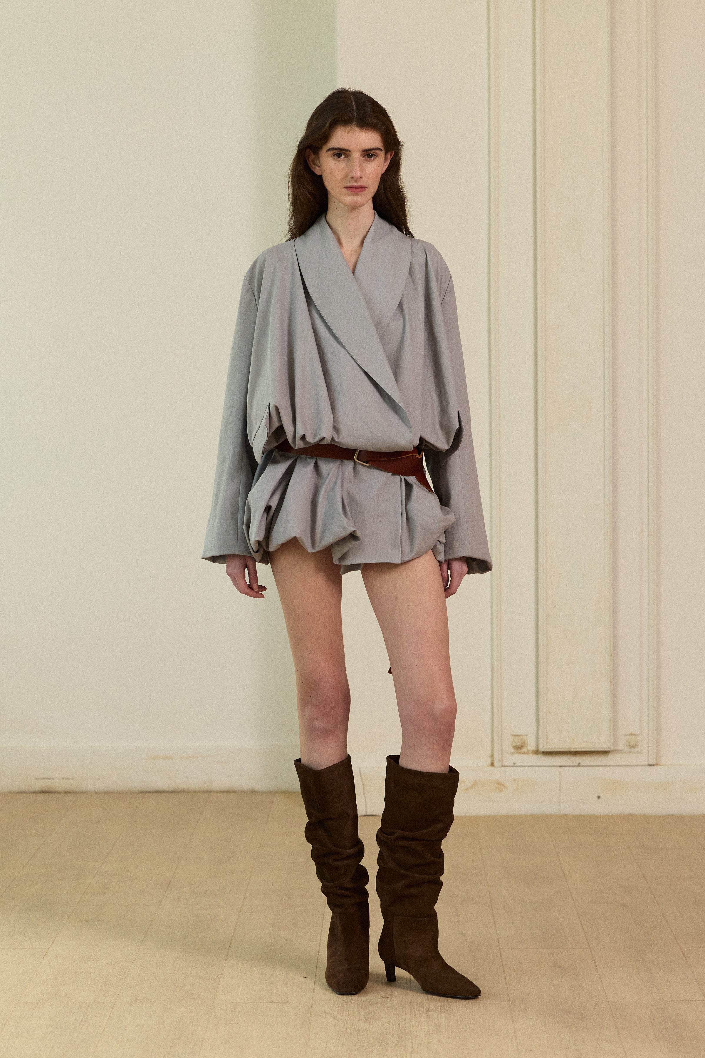 Grey volume gabardine with belt