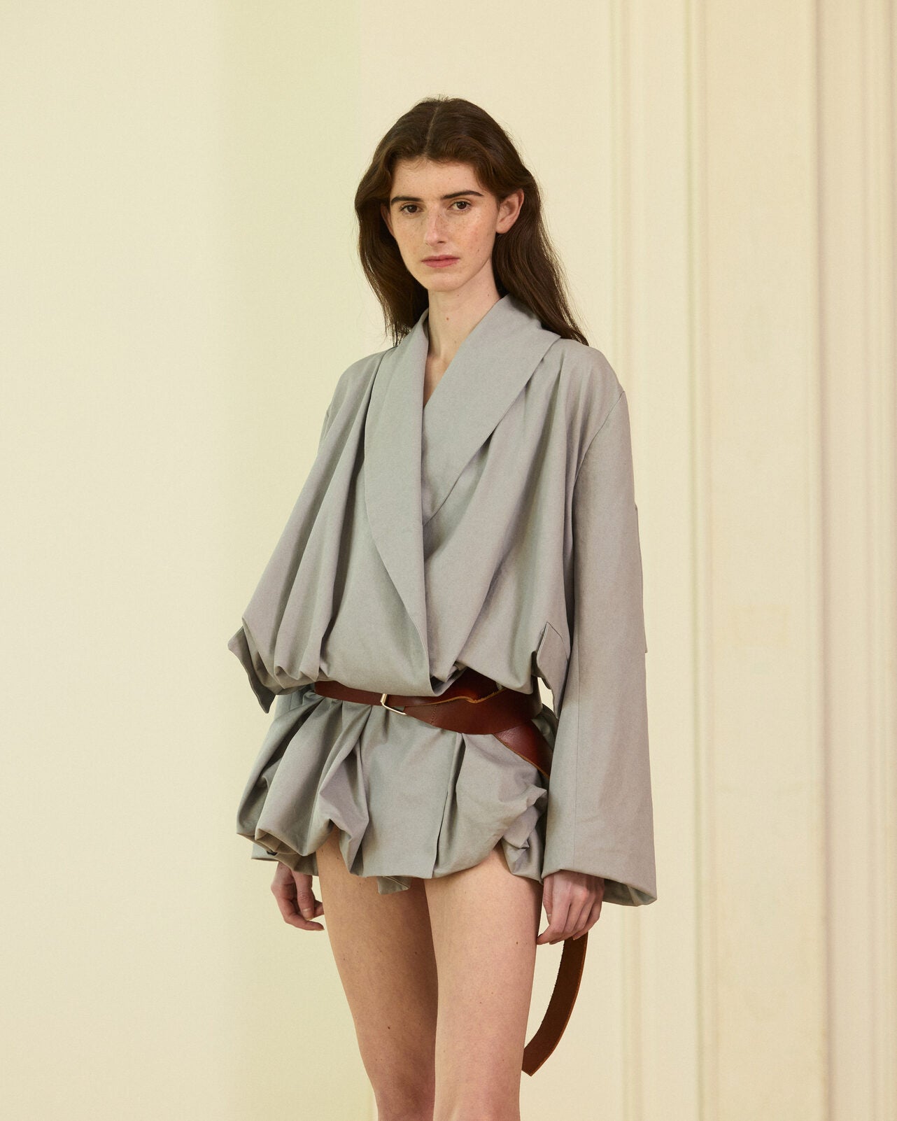 Grey volume gabardine with belt