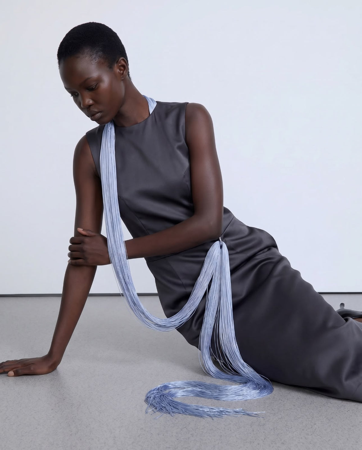 Straight-cut grey dress with long blue fringes