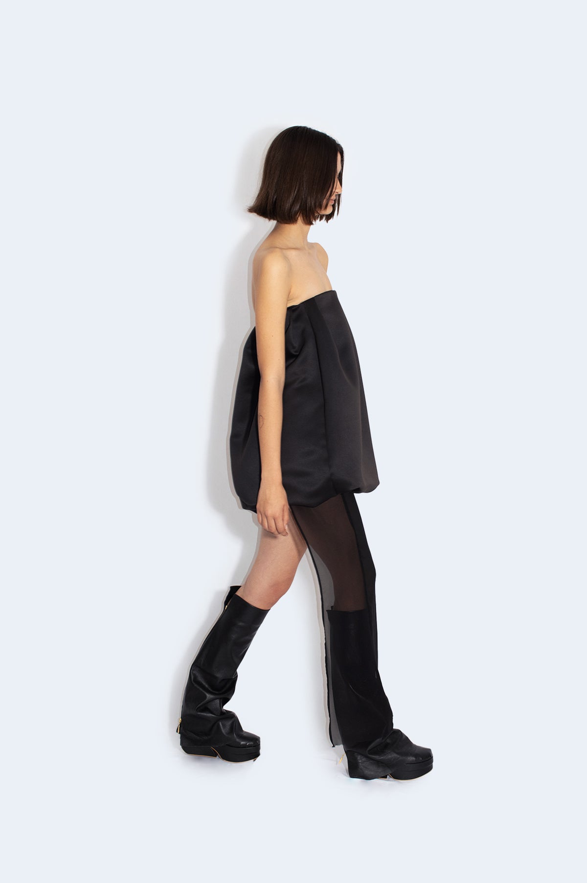 Vestido negro satinada volumen